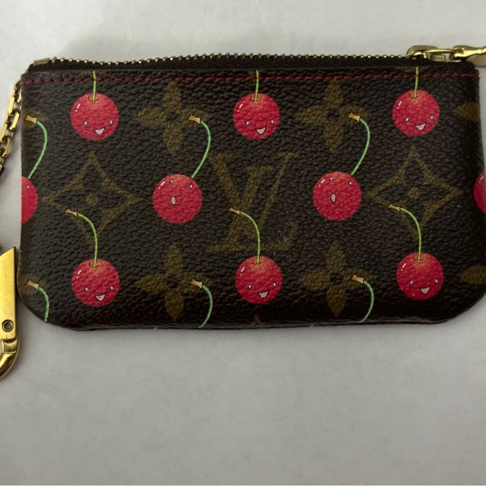 Hey everyone. Another Louis. This cherry design was so popular at that time.